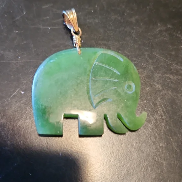 Jade Green Elephant Necklace - Picture 1 of 1